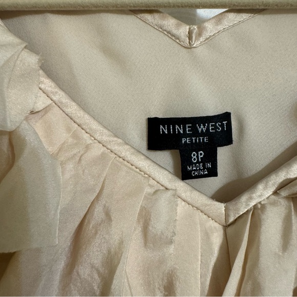 Nine West 100% Silk Ruffle Blouse PetiteSize 8 Cream Romantic Top - Picture 7 of 7